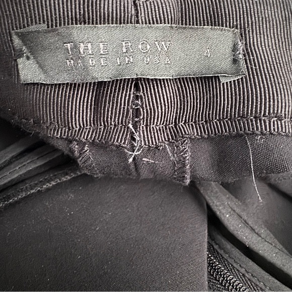 The Row Essentials Sovino Stretch Crepe Cropped Pants - Picture 6 of 8